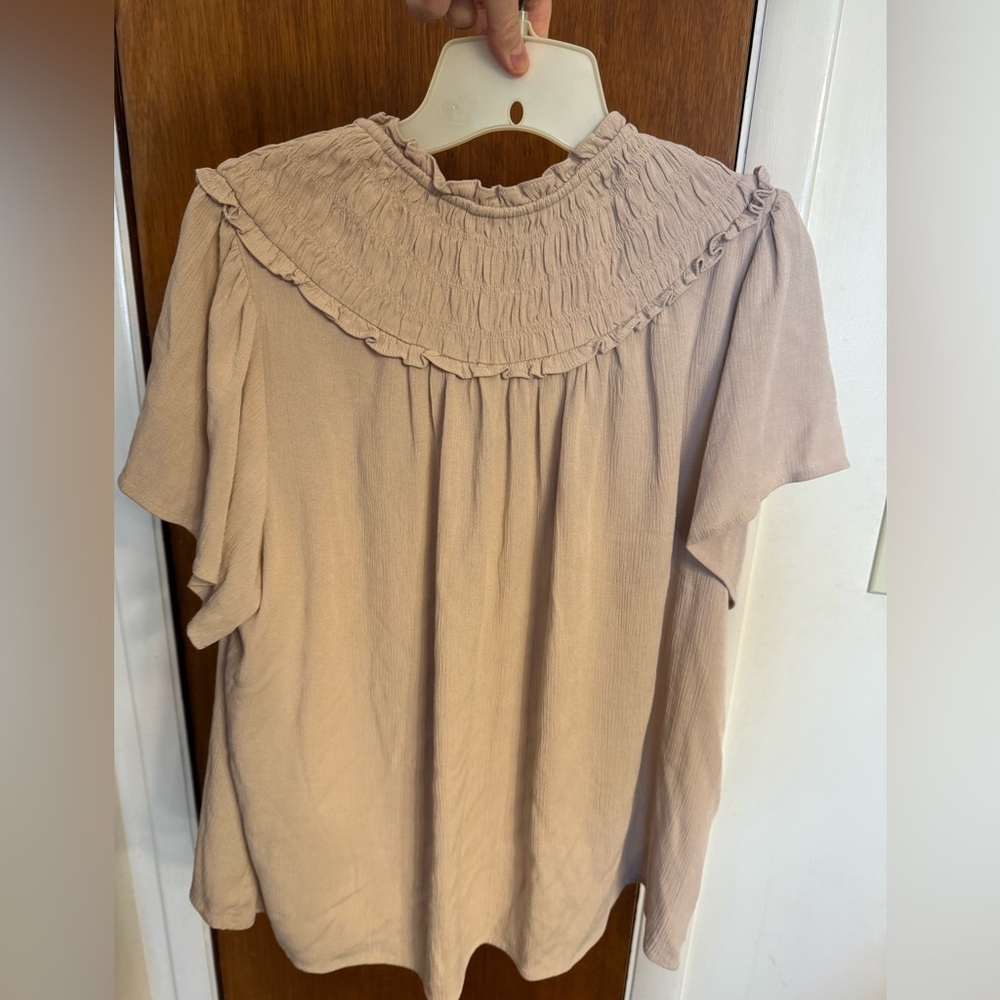 EUC tan/camel colored short sleeve top by Torrid, size 1 (14-16) - Picture 11 of 13